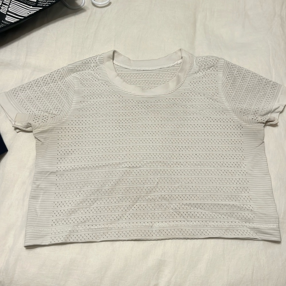 Lululemon cropped T-shirt